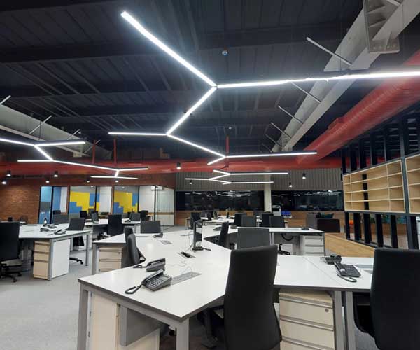 Project Tasl: Modern office design with clean lines, sleek furnishings, and a professional, collaborative environment.